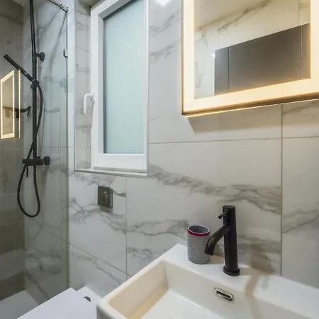 New - Only Unit 2, Modern 2-bedroom With Common Heated Jacuzzi By Sf Homes Lägenhet