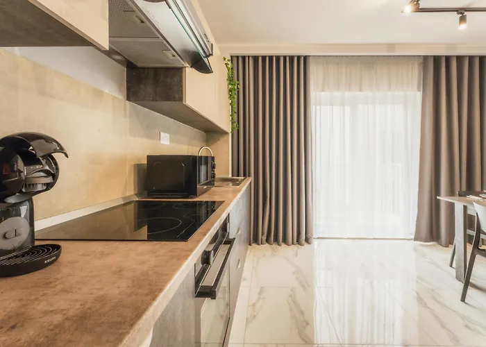 New - Only Unit 2, Modern 2-bedroom With Common Heated Jacuzzi By Sf Homes شقة *