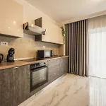 New - Only Unit 2, Modern 2-bedroom With Common Heated Jacuzzi By Sf Homes 아파트
