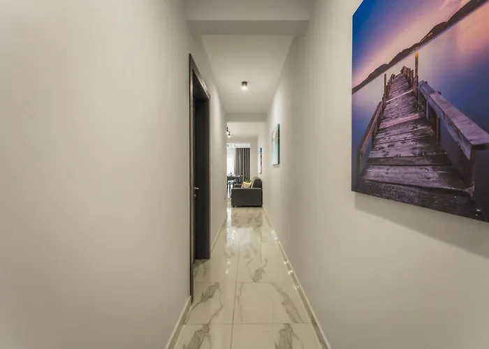 Apartman New - Only Unit 2, Modern 2-bedroom With Common Heated Jacuzzi By Sf Homes