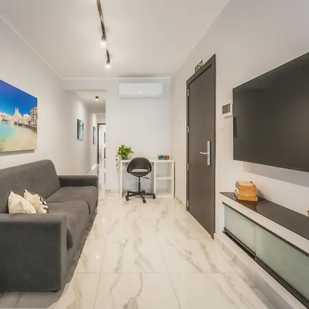 New - Only Unit 2, Modern 2-bedroom With Common Heated Jacuzzi By Sf Homes *